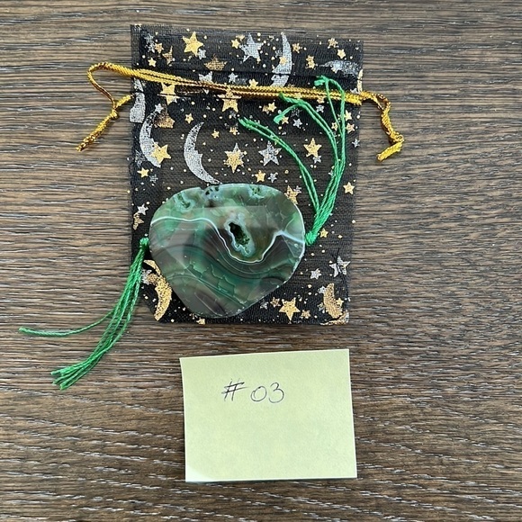 Natural Agathe green stone faceted,ap 2”x1 1/2”flat.Pocket stone,stress relief - Picture 10 of 10